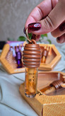 برق لب عسلی با آویز (طعم عسل و شاتوت)